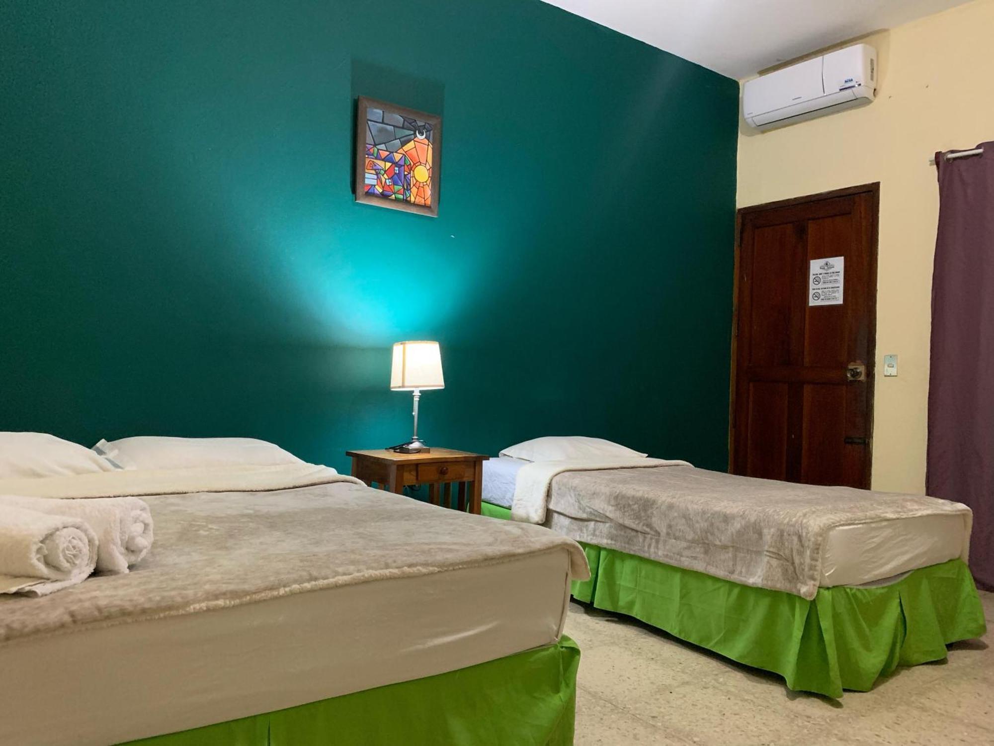 Hostal Fachente León Eksteriør bilde